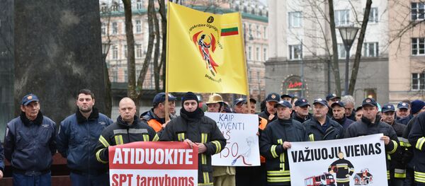 Митинг пожарных и служб спасения в Вильнюсе Митинг пожарных и служб спасения в Вильнюсе - Sputnik Lietuva