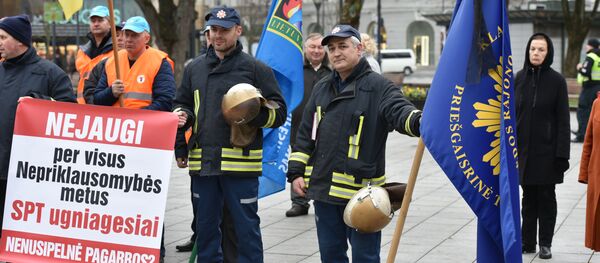 Митинг пожарных и служб спасения в Вильнюсе Митинг пожарных и служб спасения в Вильнюсе - Sputnik Литва