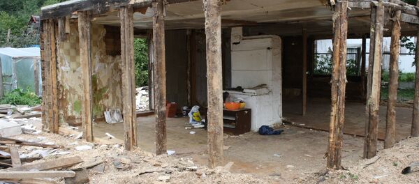 Останки дома в цыганском таборе Вильнюса - Sputnik Литва