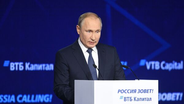 Президент РФ В. Путин посетил 11-й Инвестиционный форум ВТБ Капитал Россия зовет! - Sputnik Литва