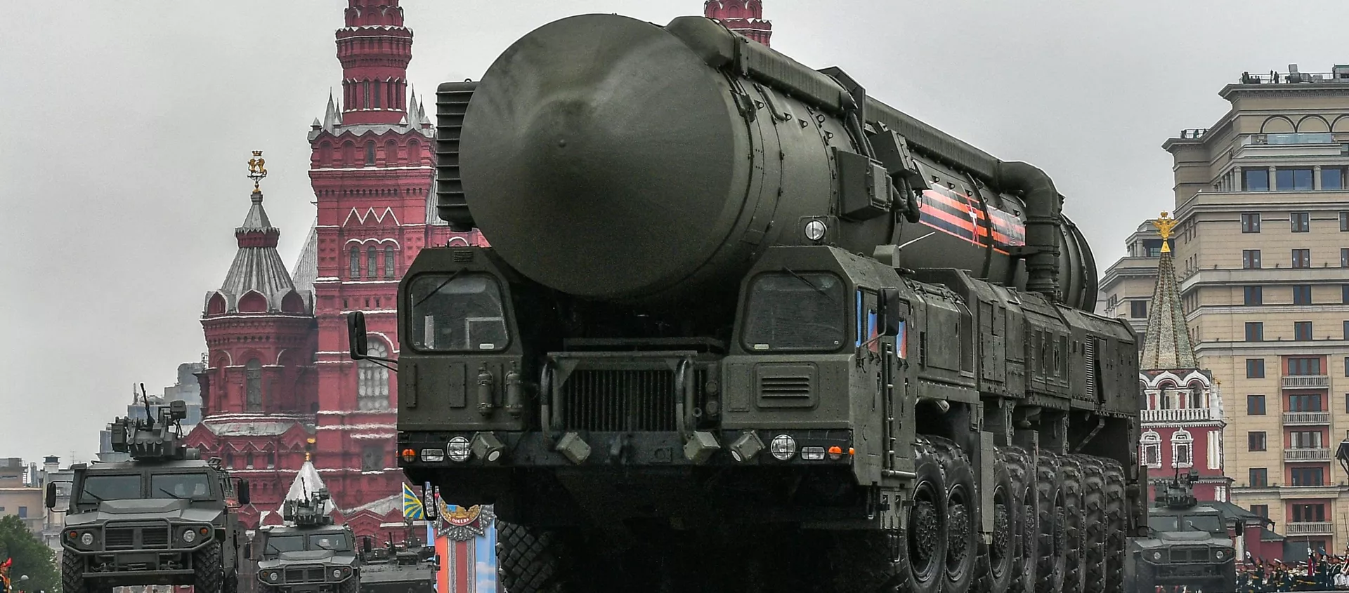 Автономная пусковая установка ПГРК Ярс на военном параде на Красной площади, архивное фото - Sputnik Lietuva, 1920, 03.02.2021