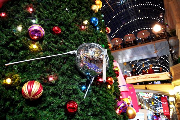 Новогоднее оформление торгового центра ГУМ в Москве - Sputnik Lietuva