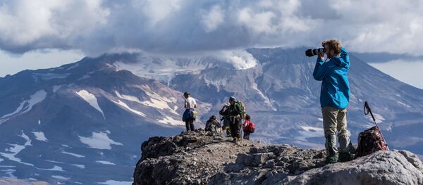 Вулканы Мутновский и Горелый на Камчатке - Sputnik Литва