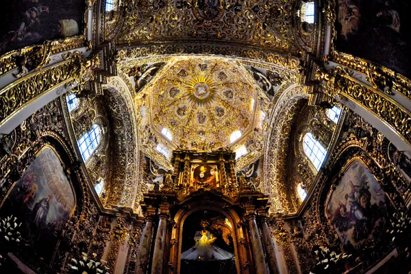 Убранство католической церкви Capilla del Rosario в Пуэбле, Мексика Убранство католической церкви Capilla del Rosario в Пуэбле, Мексика - Sputnik Lietuva