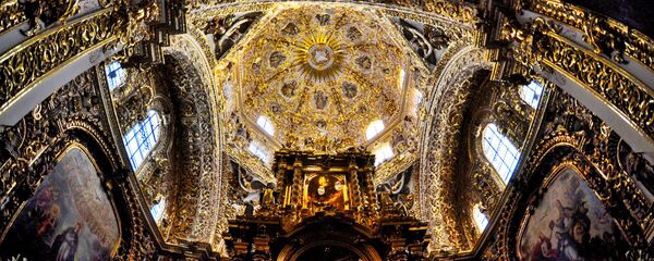 Убранство католической церкви Capilla del Rosario в Пуэбле, Мексика Убранство католической церкви Capilla del Rosario в Пуэбле, Мексика - Sputnik Lietuva