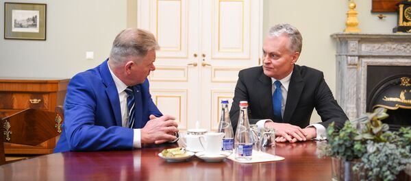 Президент Литвы Гитанас Науседа встретился главой минтранса Ярославом Наркевичем, архивное фото Президент Литвы Гитанас Науседа встретился главой минтранса Ярославом Наркевичем, архивное фото - Sputnik Литва
