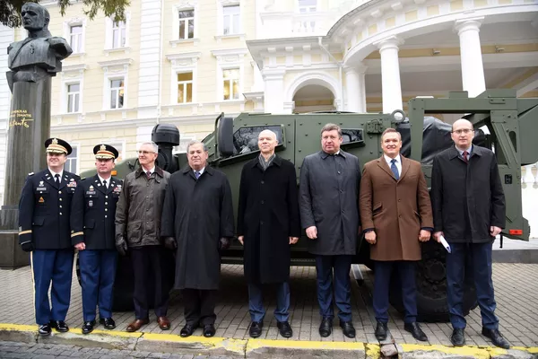 Lietuva išleis 145 mln eurų šarvuotiems visureigiams iš JAV Lietuva išleis 145 mln eurų šarvuotiems visureigiams iš JAV - Sputnik Lietuva