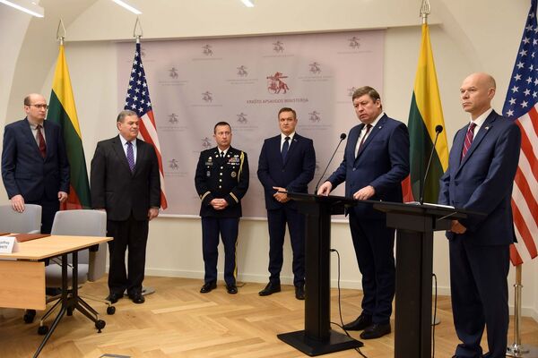 Литва потратит 145 миллионов евро на бронированные внедорожники из США Литва потратит 145 миллионов евро на бронированные внедорожники из США - Sputnik Литва