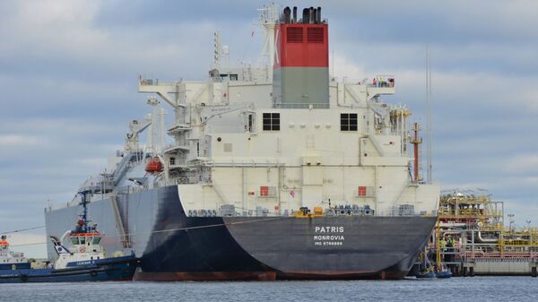 Amerikietiškas suskystintų gamtinių dujų tanklaivis Patris Swinoujscie SGD terminale Lenkijoje - Sputnik Lietuva