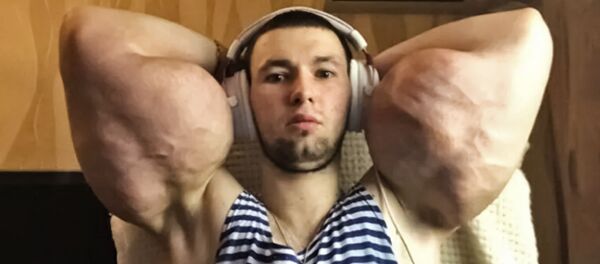 Кирилл Терешин делал себе инъекции вазелина в бицепсы, чтобы руки казались крупнее Кирилл Терешин делал себе инъекции вазелина в бицепсы, чтобы руки казались крупнее - Sputnik Lietuva