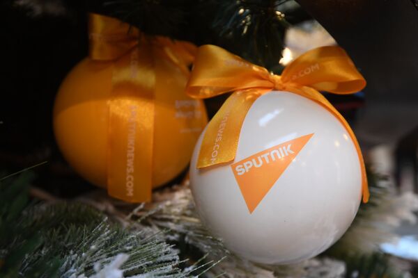 Sputnik Kalėdų eglutė Maskvoje kalba apie Naujųjų metų naujienas 33 kalbomis Sputnik Kalėdų eglutė Maskvoje kalba apie Naujųjų metų naujienas 33 kalbomis - Sputnik Lietuva