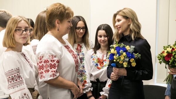 Первая леди Украины Елена Зеленская посетила Вильнюсский литовский дом, 27 ноября 2019 года - Sputnik Литва