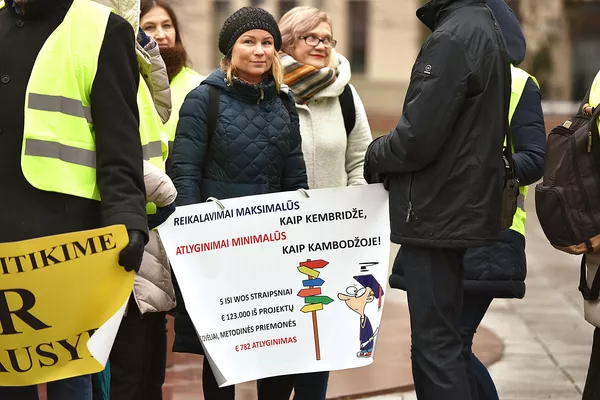 Акция протеста учителей в Вильнюсе Акция протеста учителей в Вильнюсе