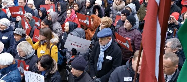 Virš tūkstančio gydytojų susirinko Rygoje į protesto akciją Virš tūkstančio gydytojų susirinko Rygoje į protesto akciją - Sputnik Lietuva