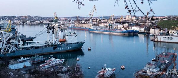 Порт в Севастополе, архивное фото Порт в Севастополе, архивное фото - Sputnik Lietuva