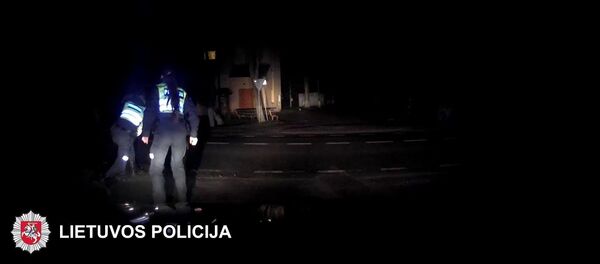 Полиция показала, как ловила угонщиков автомобилей - Sputnik Литва