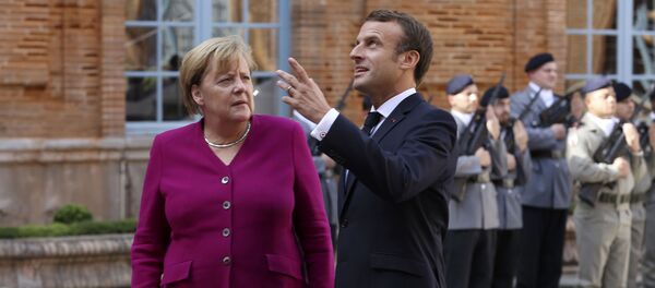 Президент Франции Эммануэль Макрон и канцлер Германии Ангела Меркель, архивное фото - Sputnik Литва