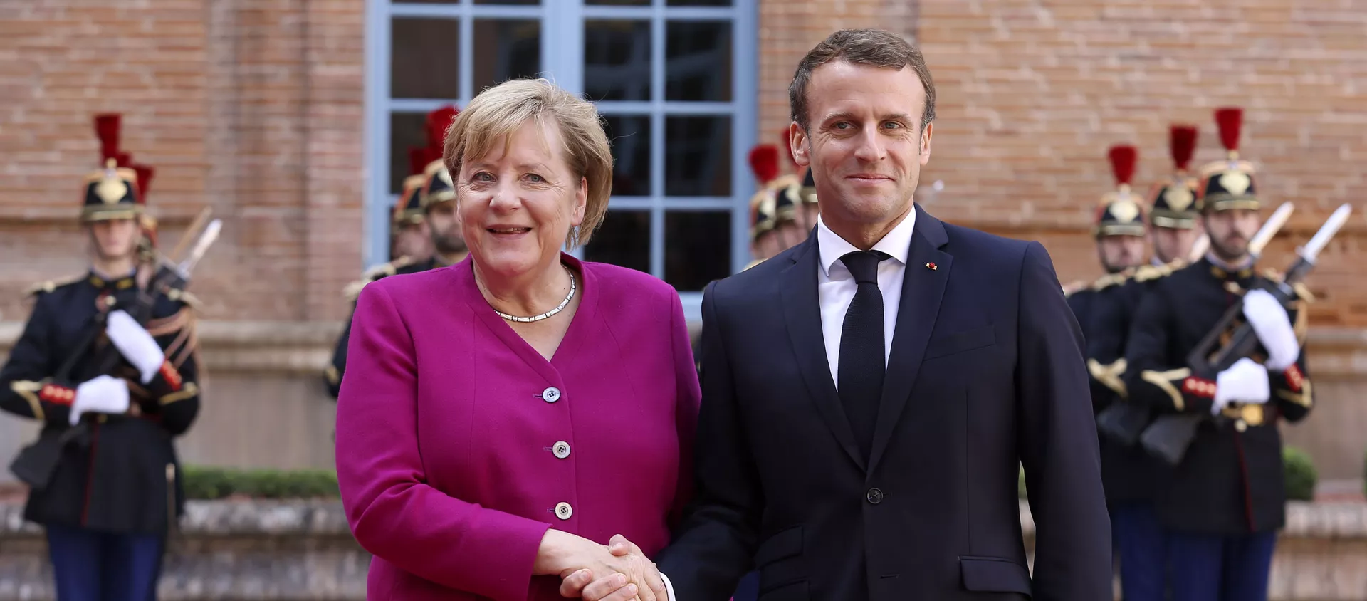 Vokietijos kanclerė Angela Merkel su Prancūzijos prezidentu Emanueliu Makronu - Sputnik Lietuva, 1920, 04.04.2021