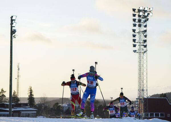 Литовские биатлонисты открыли сезон в КМ последним местом - Sputnik Литва