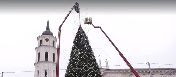 Kalėdų eglės puošimas - Sputnik Lietuva