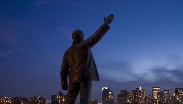 Статуя Ленина на крыше здания в Нью-Йорке - Sputnik Литва