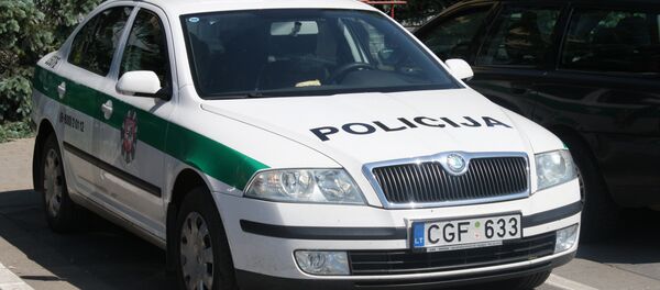 Полицейский автомобиль на стоянке - Sputnik Литва