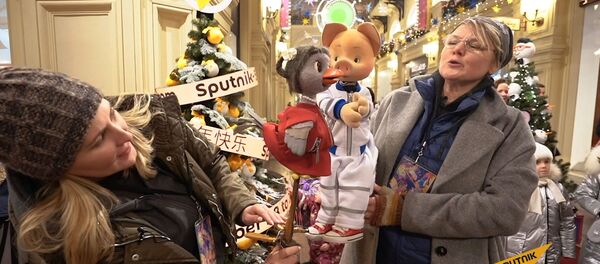 Звезды поздравили Sputnik с 5-летием на открытии ГУМ-катка - Sputnik Литва
