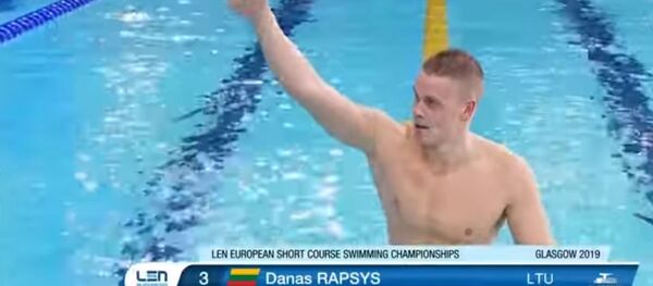 Данас Рапшис на дистанции 400 метров, 4 декабря 2019 года - Sputnik Литва