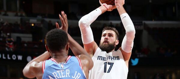 Вернувшийся на паркет Валанчюнас остановился в шаге от нового рекорда Вернувшийся на паркет Валанчюнас остановился в шаге от нового рекорда - Sputnik Литва