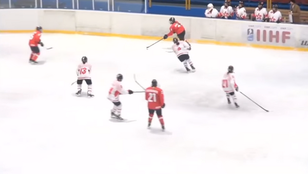 Женская сборная Литвы по хоккею сыграла против сборной Гонконга в матче на чемпионате мира в Дивизионе III - Sputnik Литва