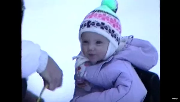 Naujasis Taylor Swift klipas Christmas Tree Farm   - Sputnik Lietuva