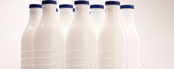 Молоко в бутылках, архивное фото - Sputnik Литва