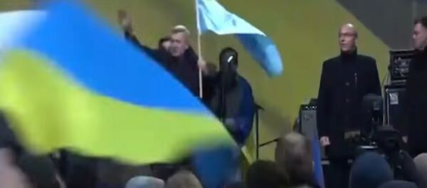 Экс-президент Украины Петра Порошенко забросали яйцами на митинге в Киеве - Sputnik Литва