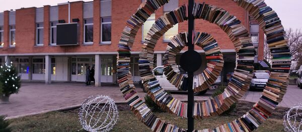 Instaliacija iš knygų Trakuose Instaliacija iš knygų Trakuose - Sputnik Lietuva