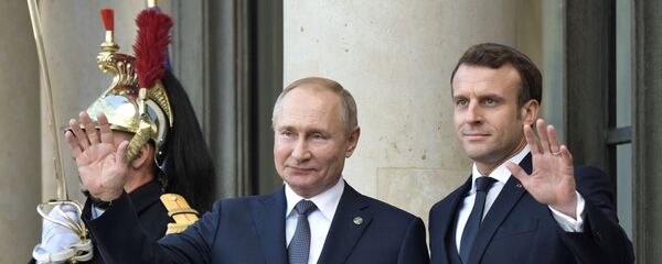 Rusijos prezidentas Vladimiras Putinas ir Prancūzijos prezidentas Emanuelis Makronas Rusijos prezidentas Vladimiras Putinas ir Prancūzijos prezidentas Emanuelis Makronas - Sputnik Lietuva