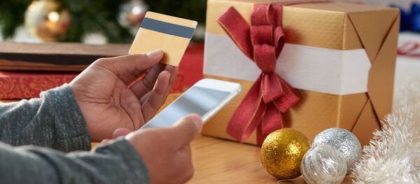 Покупка рождественских подарков, архивное фото - Sputnik Литва