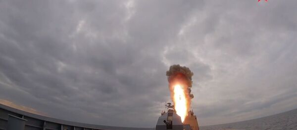 Пуски Калибров с фрегата Адмирал Эссен в Черном море - Sputnik Литва