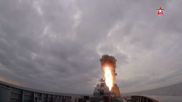 Raketų Kalibr paleidimas iš Rusijos fregatos Admiral Esen Juodojoje jūroje - Sputnik Lietuva