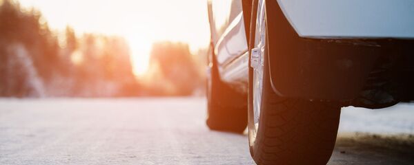 Автомобиль на зимней дороге, архивное фото Автомобиль на зимней дороге, архивное фото - Sputnik Литва