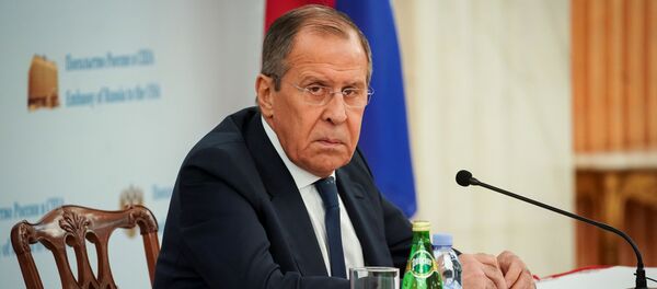 Министр иностранных дел России Сергей Лавров выступает на пресс-конференции в посольстве России в Вашингтоне, США, 10 декабря 2019 года Министр иностранных дел России Сергей Лавров выступает на пресс-конференции в посольстве России в Вашингтоне, США, 10 декабря 2019 года - Sputnik Lietuva