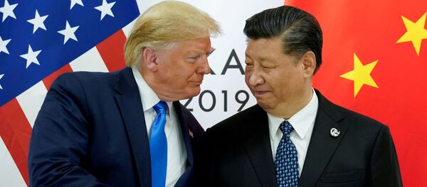 Президент США Дональд Трамп и председатель КНР Си Цзиньпин Президент США Дональд Трамп и председатель КНР Си Цзиньпин - Sputnik Lietuva