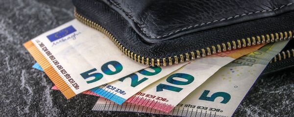 Кошелек с евро, архивное фото - Sputnik Литва