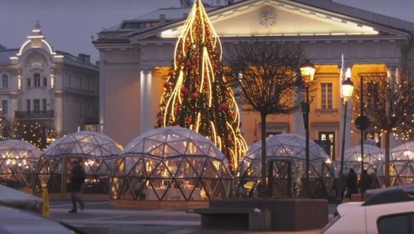 Вильнюсская мэрия показала рождественскую ярмарку в самом разгаре - Sputnik Литва