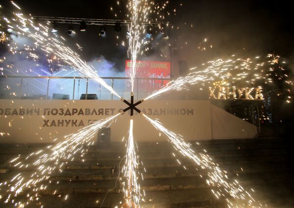 Церемония зажжения ханукальной свечи в Москве, архивное фото Церемония зажжения ханукальной свечи в Москве, архивное фото - Sputnik Литва