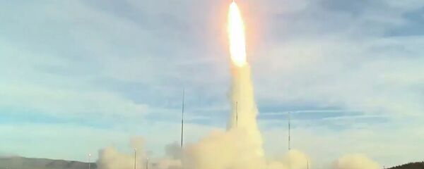 Запуск баллистической ракеты с авиабазы Ванденберг в Калифорнии Запуск баллистической ракеты с авиабазы Ванденберг в Калифорнии - Sputnik Lietuva