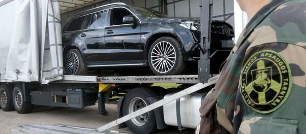 В краденом полуприцепе краденого грузовика - краденый дорогой джип - Sputnik Литва