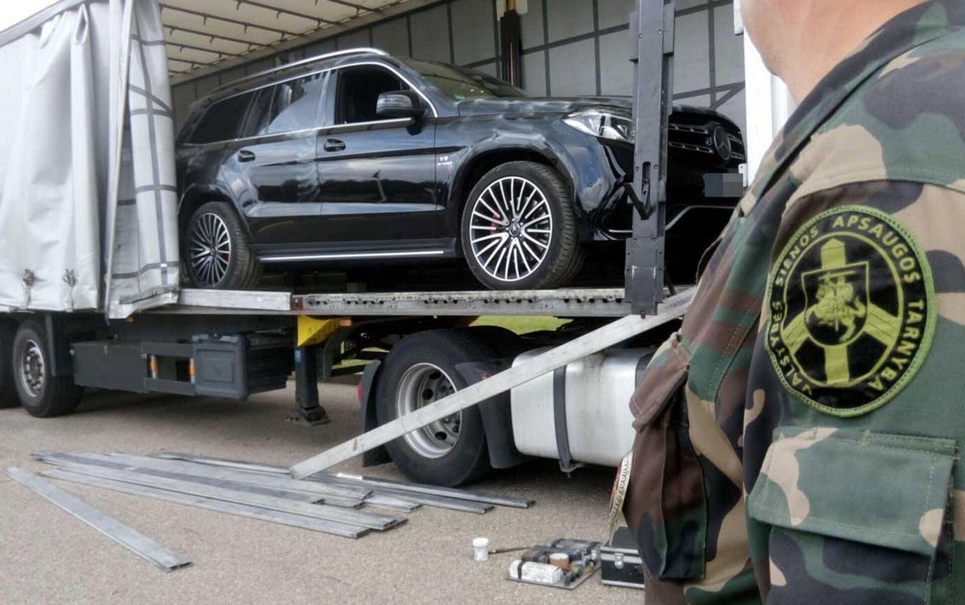 Матрешка по-литовски: в краденом прицепе краденого авто — краденый джип -  23.09.2016, Sputnik Литва