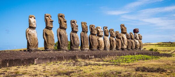 Каменные фигуры на острове Пасхи, архивное фото Каменные фигуры на острове Пасхи, архивное фото - Sputnik Lietuva
