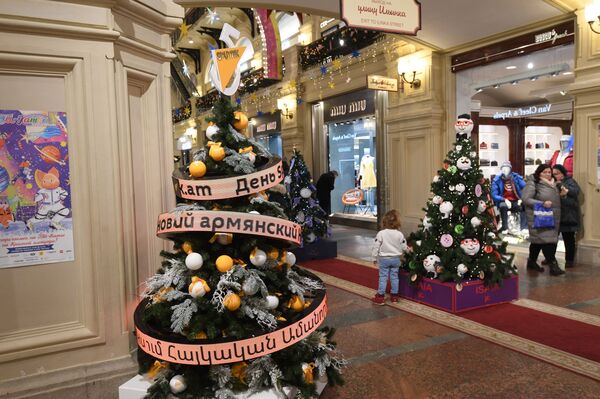 В ГУМе стартовали Дни новогодних новостей стран Sputnik - Sputnik Литва