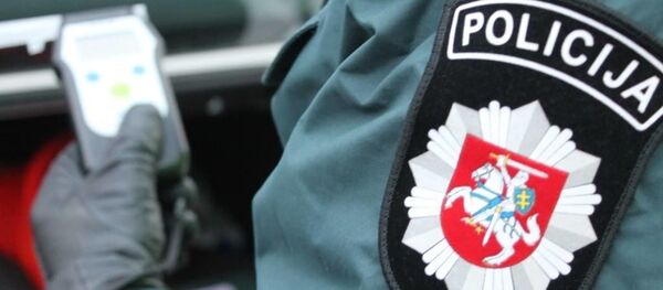 Сотрудник полиции, архивное фото - Sputnik Литва